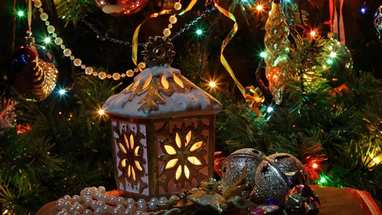 Обои Рождественский день, Рождественские огни, праздник, рождественский орнамент, Рождество в разрешении 1280x720