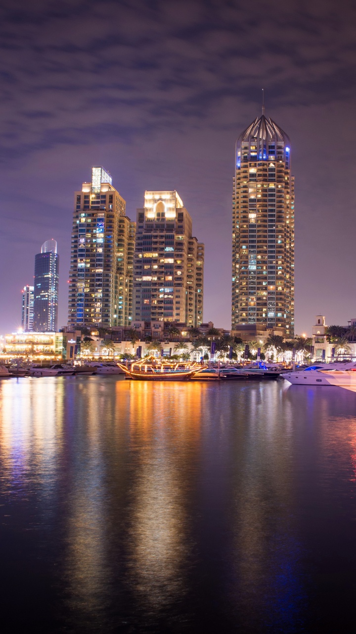 Обои небоскреб, городской пейзаж, город, метрополия, отражение в разрешении 720x1280