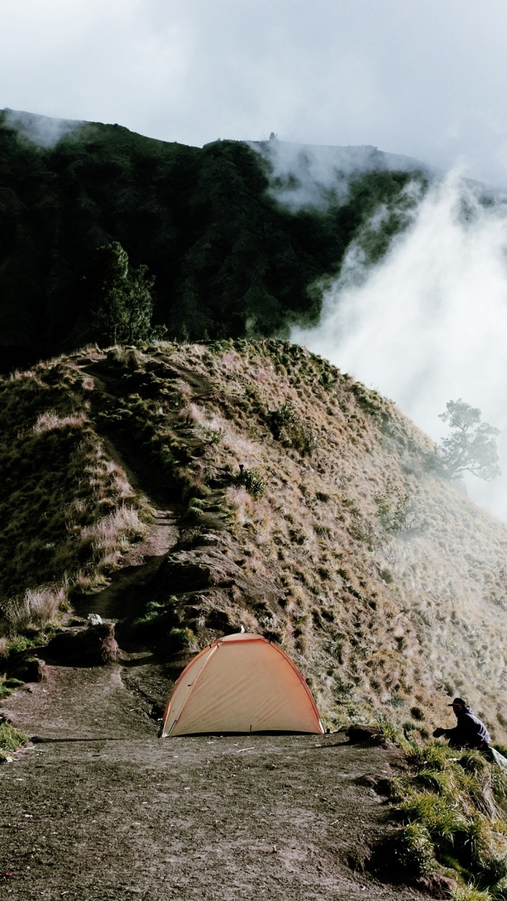 Обои хребет, гора, рок, горная станция, небо в разрешении 720x1280