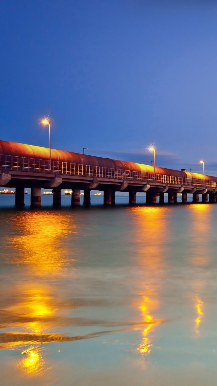 Обои море, Пирс, вода, отражение, пляж в разрешении 750x1334