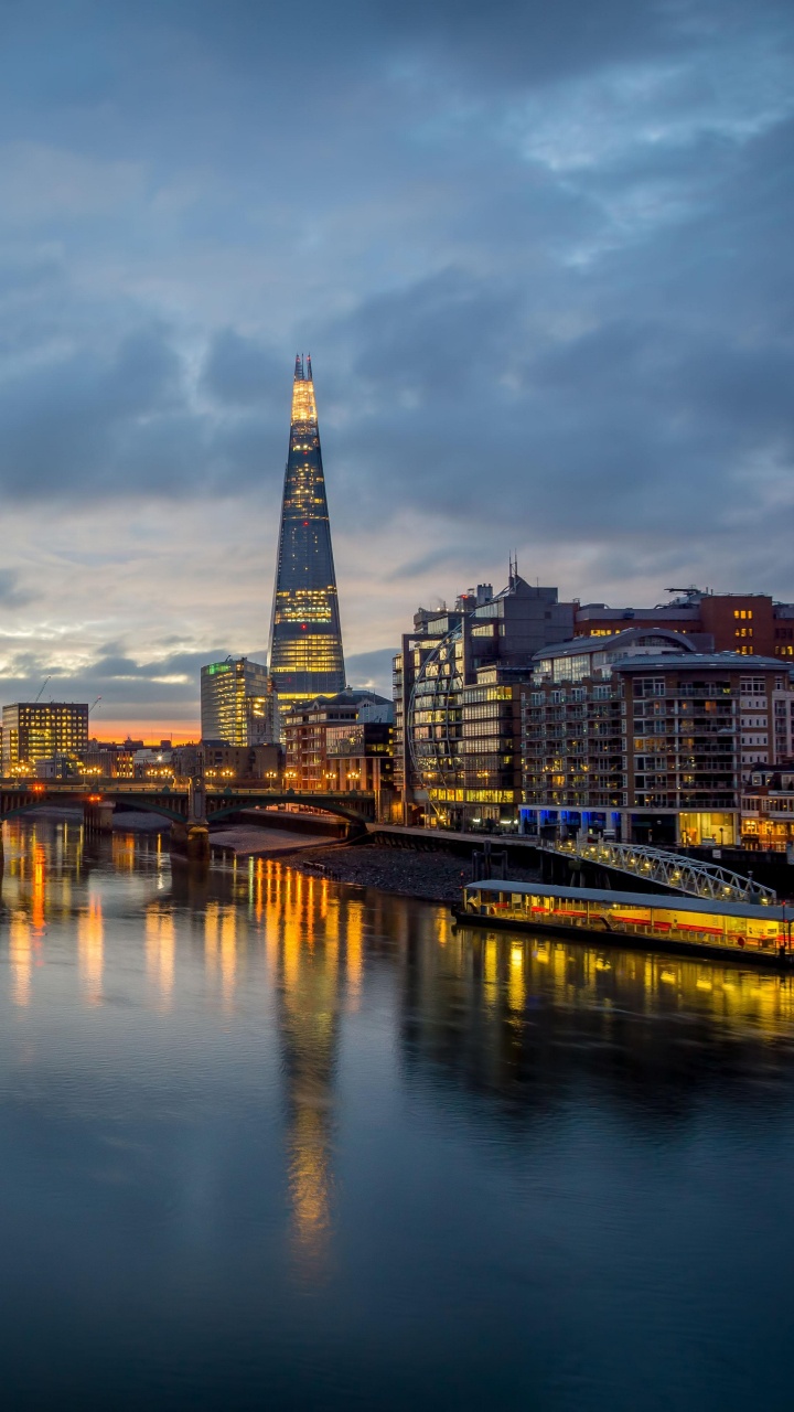 Обои отражение, городской пейзаж, город, городской район, ориентир в разрешении 720x1280