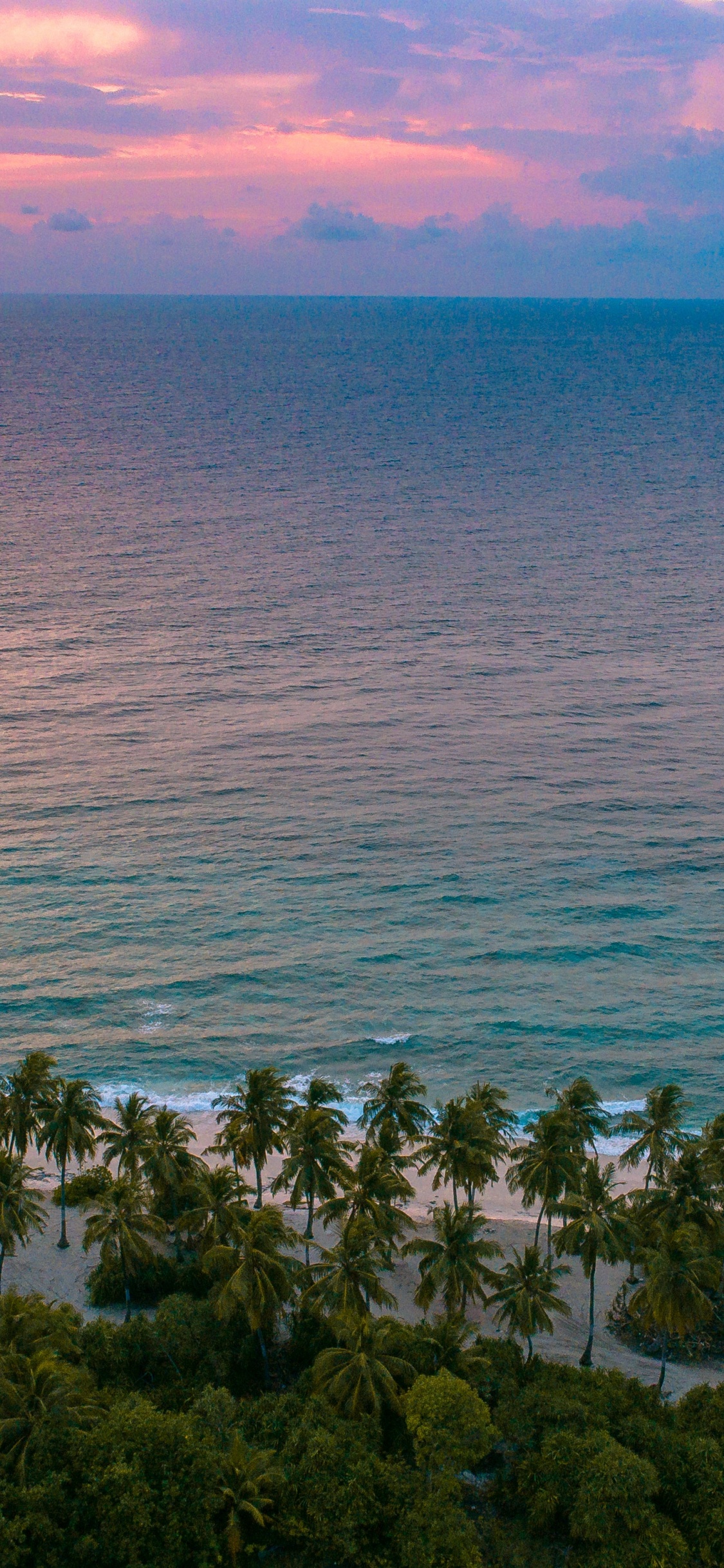 Обои водоем, вода, облако, гидроресурсы, атмосфера в разрешении 1125x2436