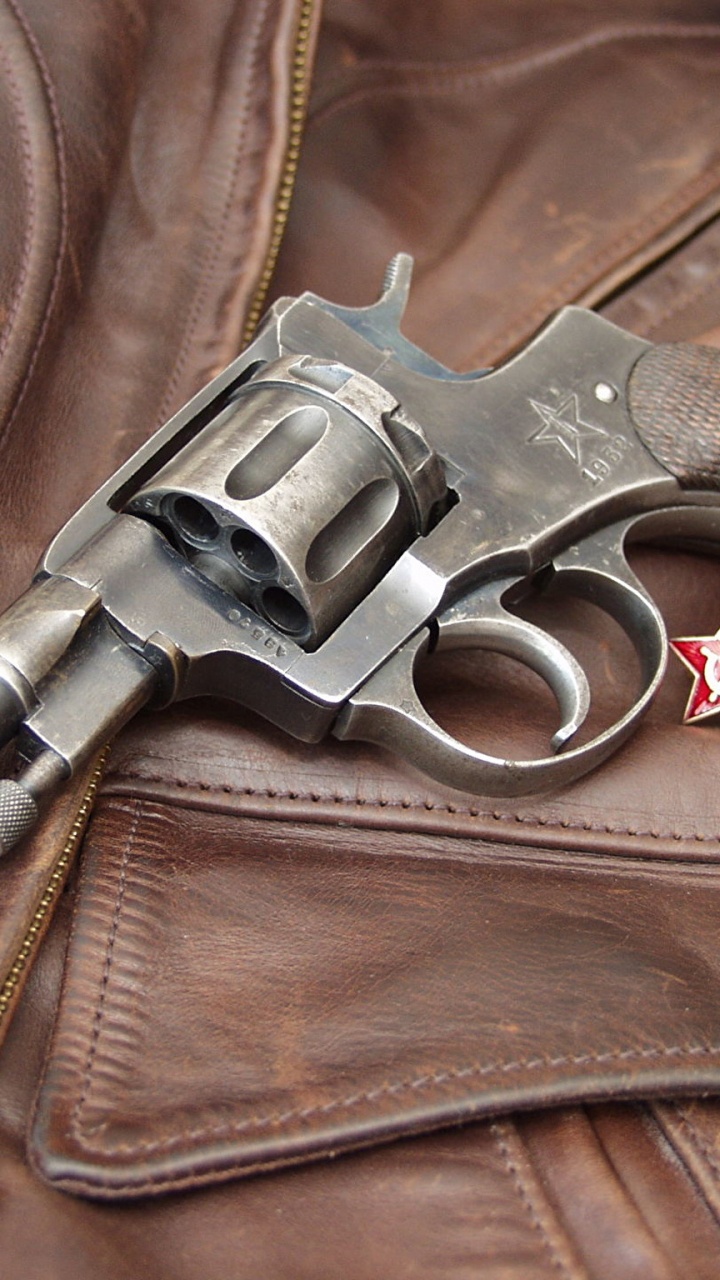 Обои орудие, ручное огнестрельное оружие, огнестрельное оружие, револьвер, триггер в разрешении 720x1280