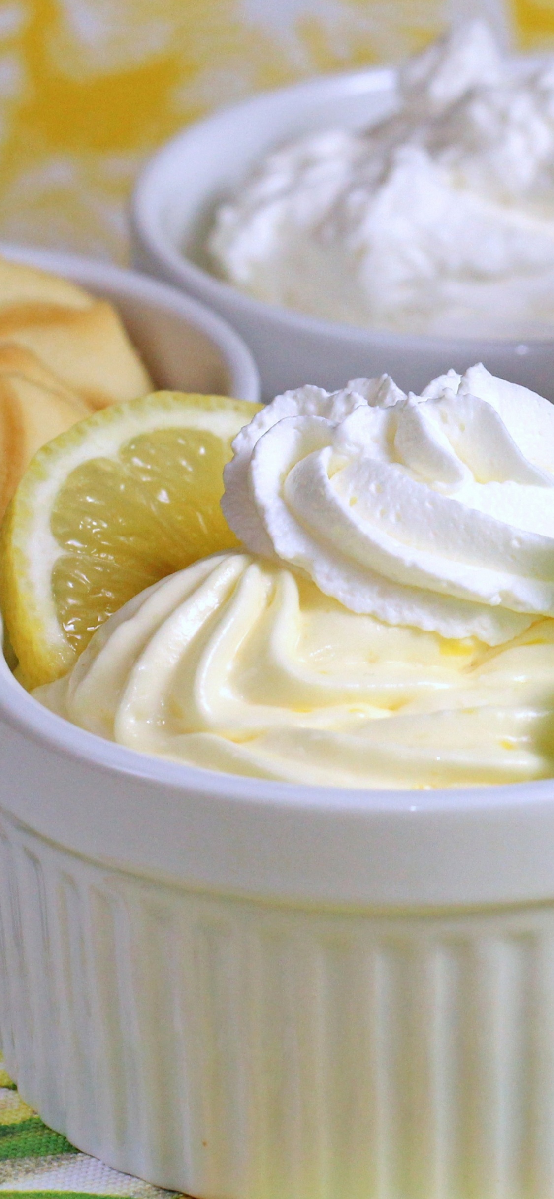 Обои пища, взбитые сливки, наполнитель, молочные продукты, праздничный торт в разрешении 1125x2436