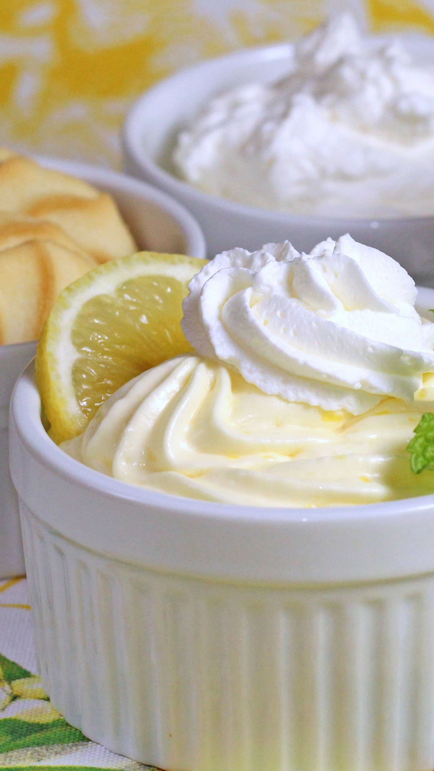 Обои пища, взбитые сливки, наполнитель, молочные продукты, праздничный торт в разрешении 1440x2560