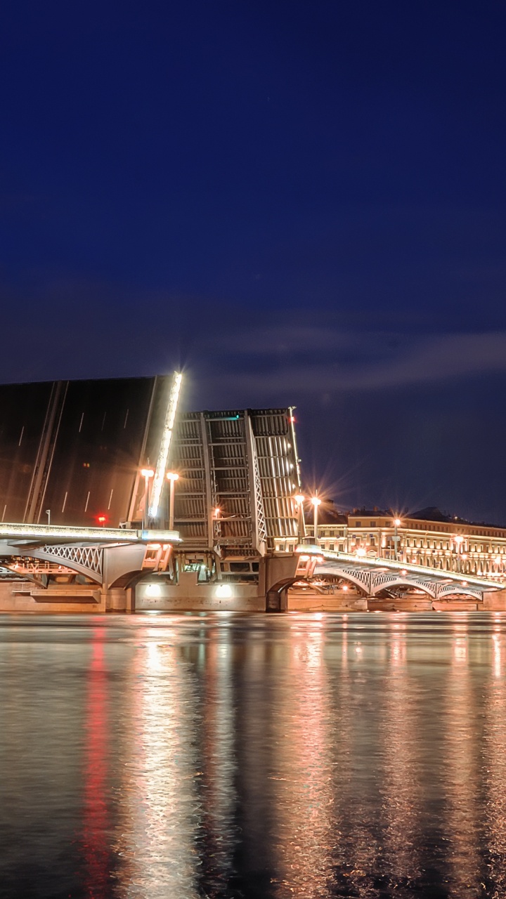 Обои город, достопримечательность, ночь, отражение, вода в разрешении 720x1280