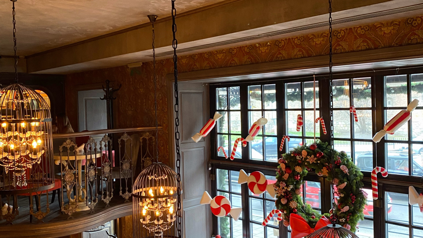 Обои дизайн интерьера, обеденная комната, освещение, архитектура, древесина в разрешении 1366x768