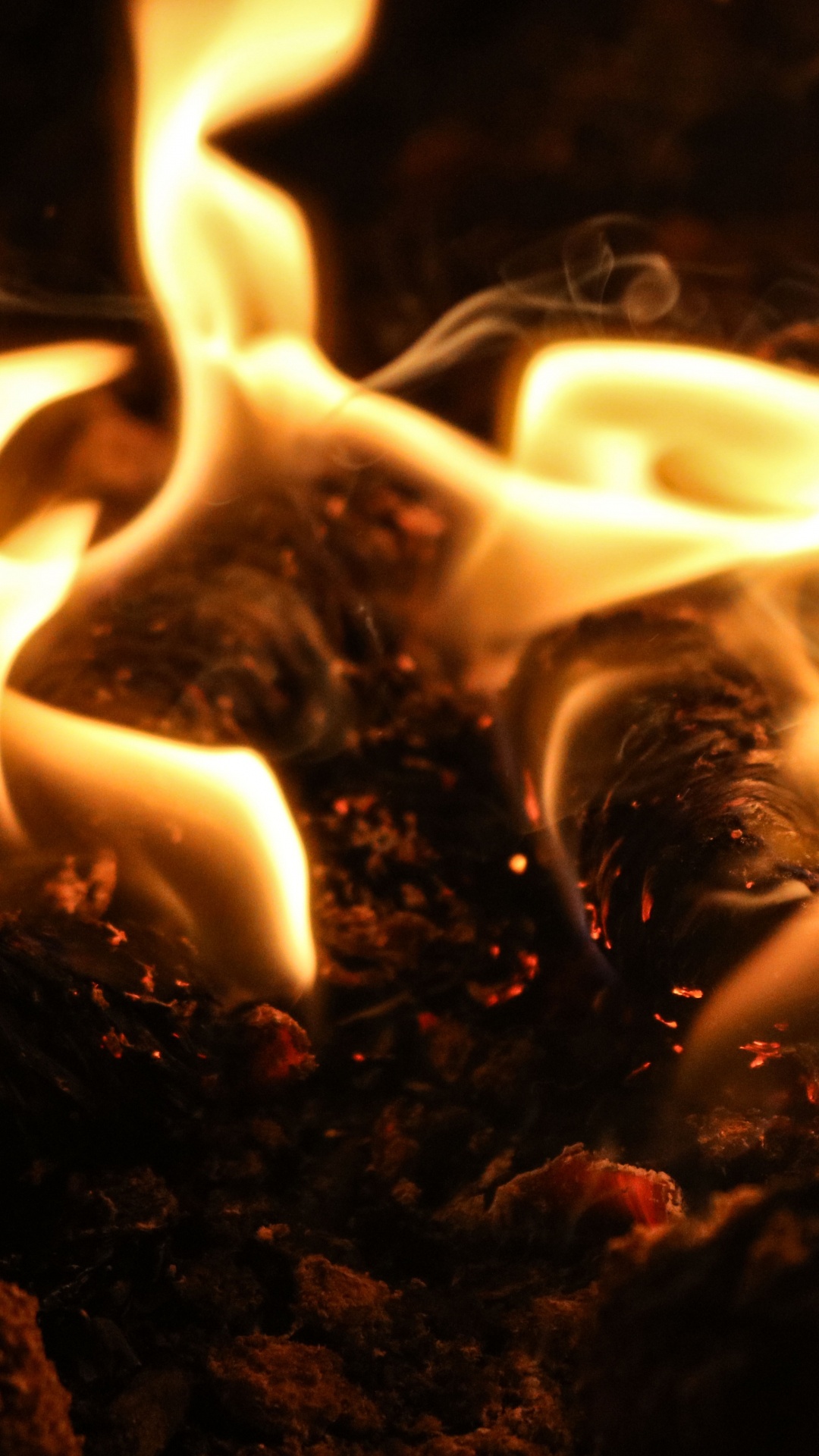 Обои пламя, огонь, тепло, костер, свет в разрешении 1080x1920
