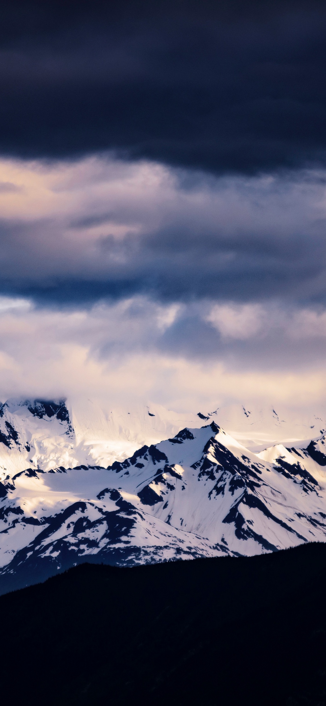 Обои soundcloud, облако, гора, атмосфера, склон в разрешении 1125x2436