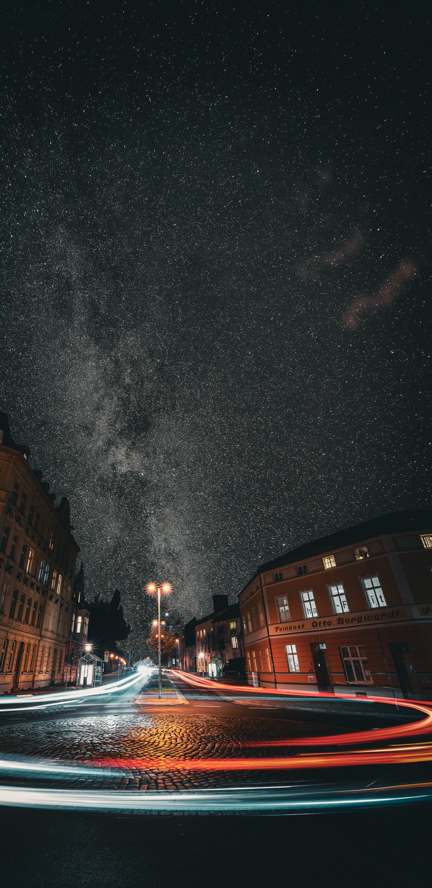 Обои ночь, здание, вода, архитектура, полночь в разрешении 1440x2960