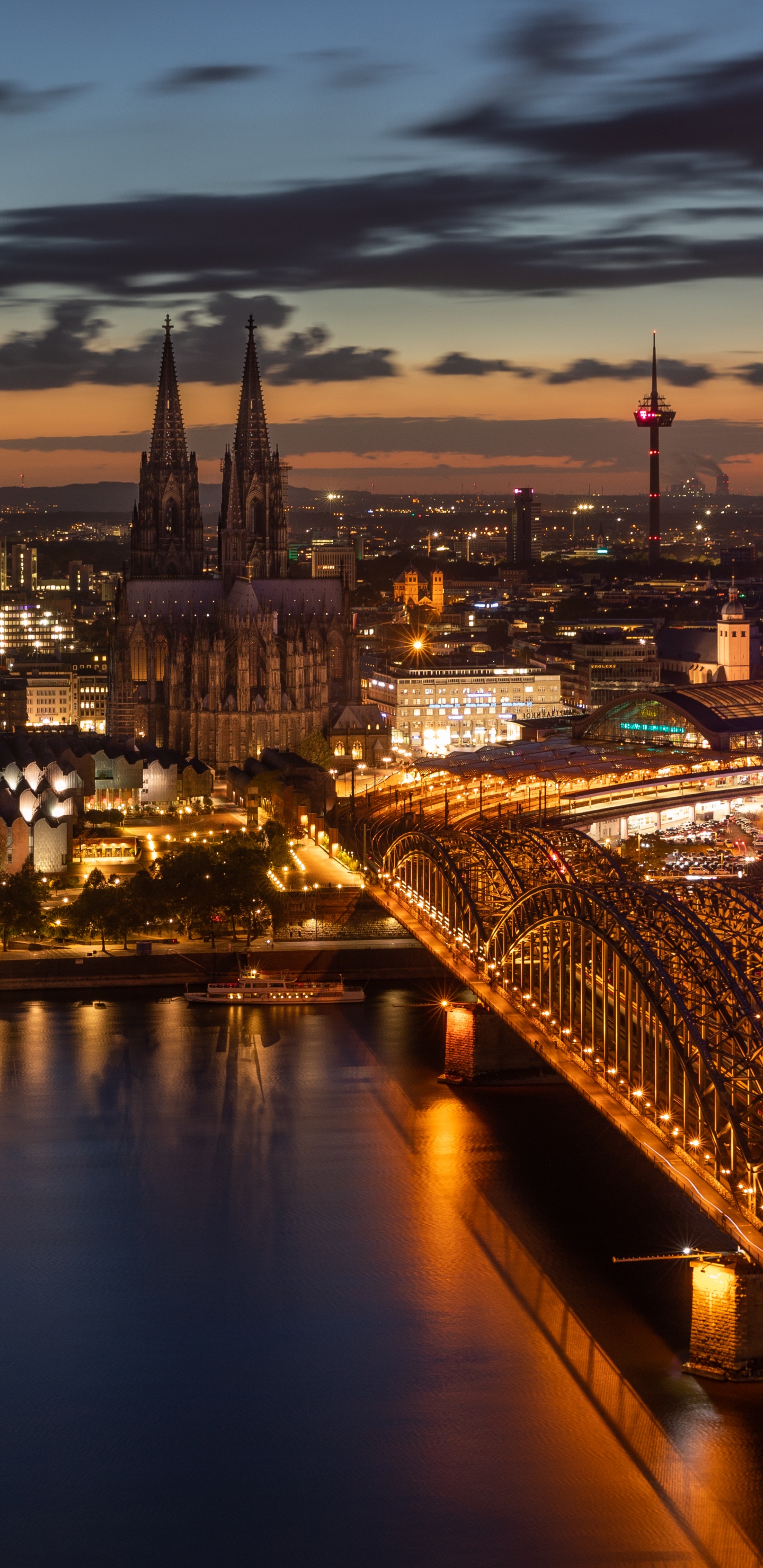 Обои городской пейзаж, город, городской район, ночь, ориентир в разрешении 1440x2960