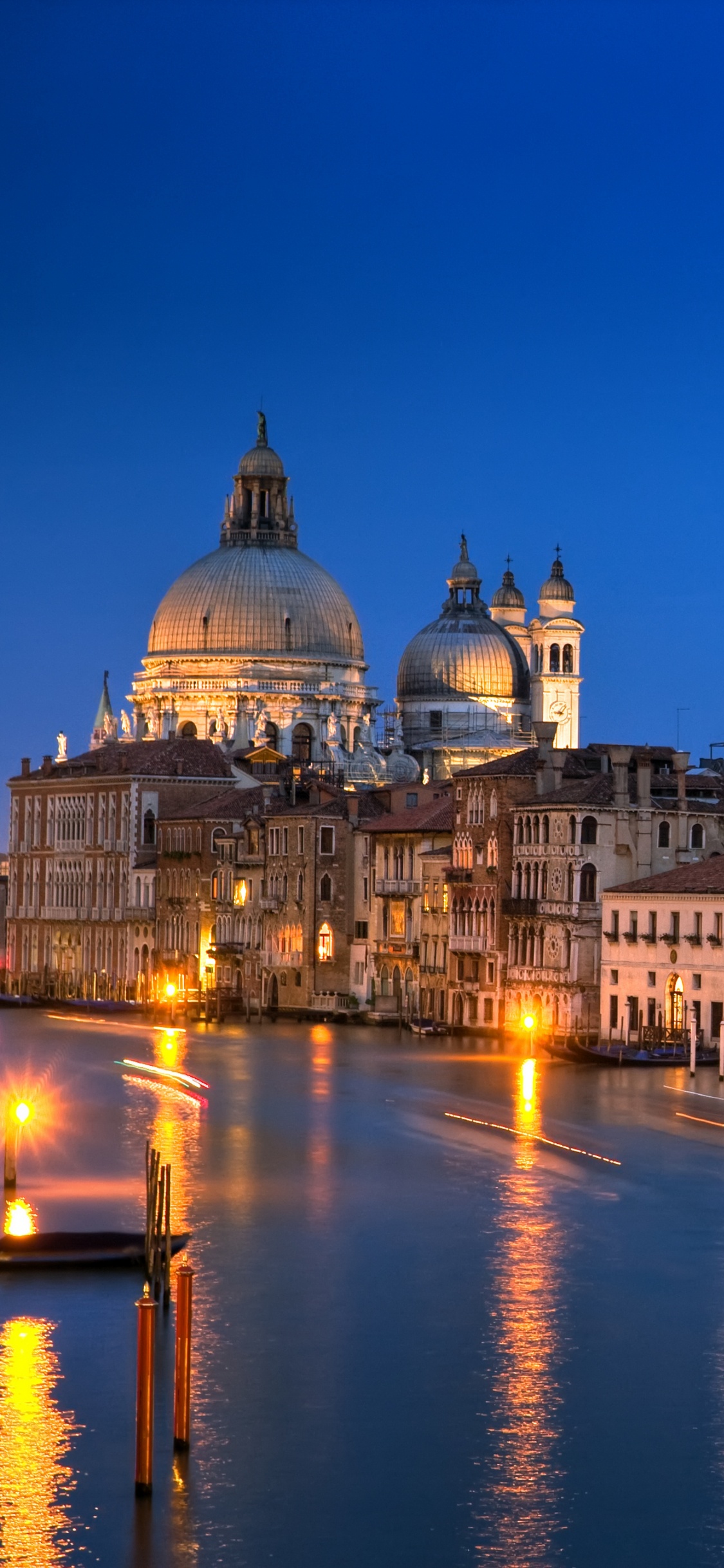 Обои Местре, Гранд-канал, гондола, ночь, водный путь в разрешении 1125x2436