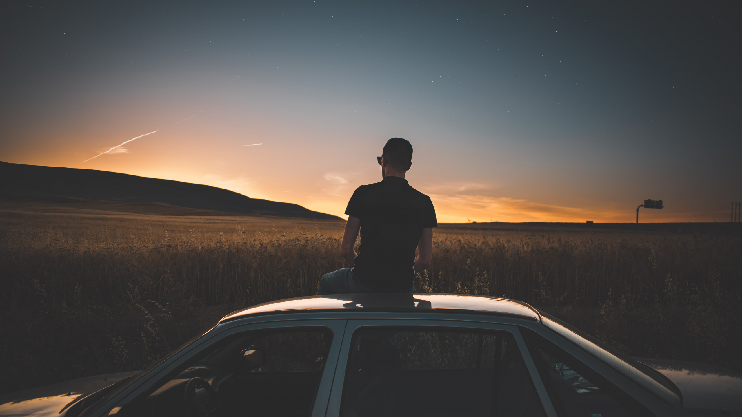 Обои авто, горизонт, закат, автомобильный экстерьер, пейзаж в разрешении 2560x1440