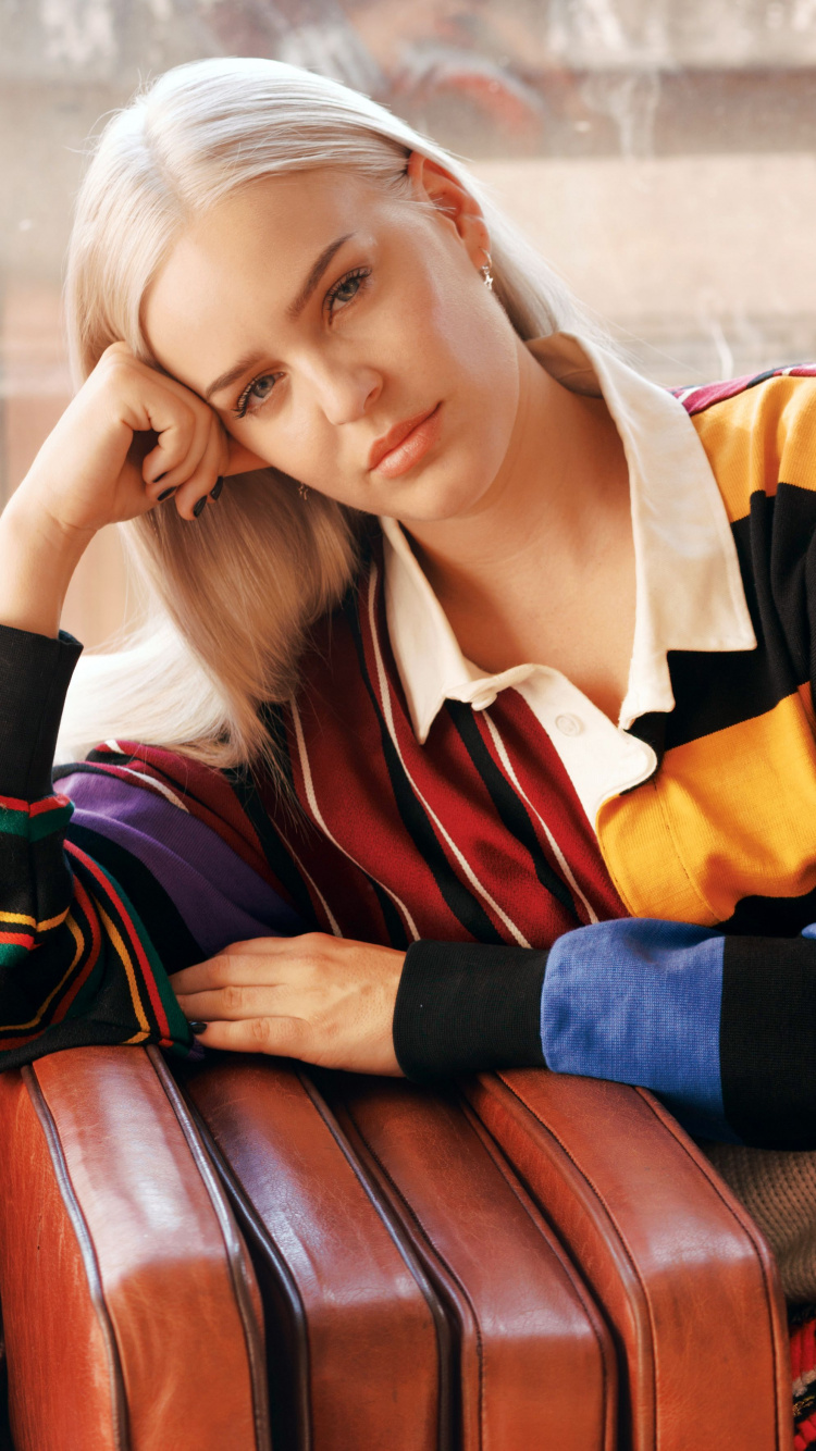 Обои Анн-Мари, модный аксессуар, музыка, Две тысячи два, певица в разрешении 750x1334