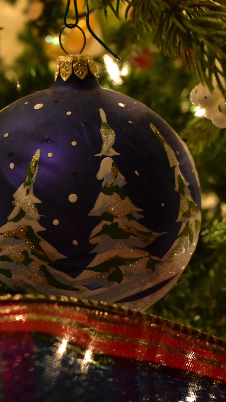 Обои Рождественский день, новогодняя елка, елка, Новый год, рождественский орнамент в разрешении 720x1280
