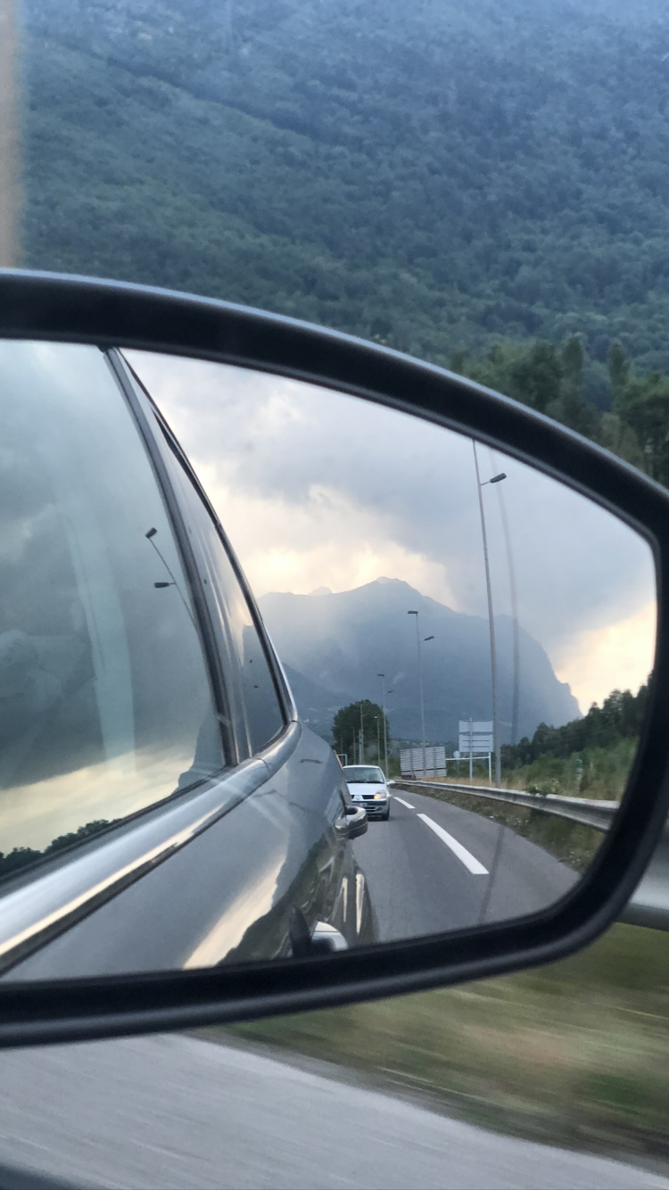 Обои отражение, Король, ветровое стекло, компактный автомобиль, автомобиль среднего размера в разрешении 750x1334