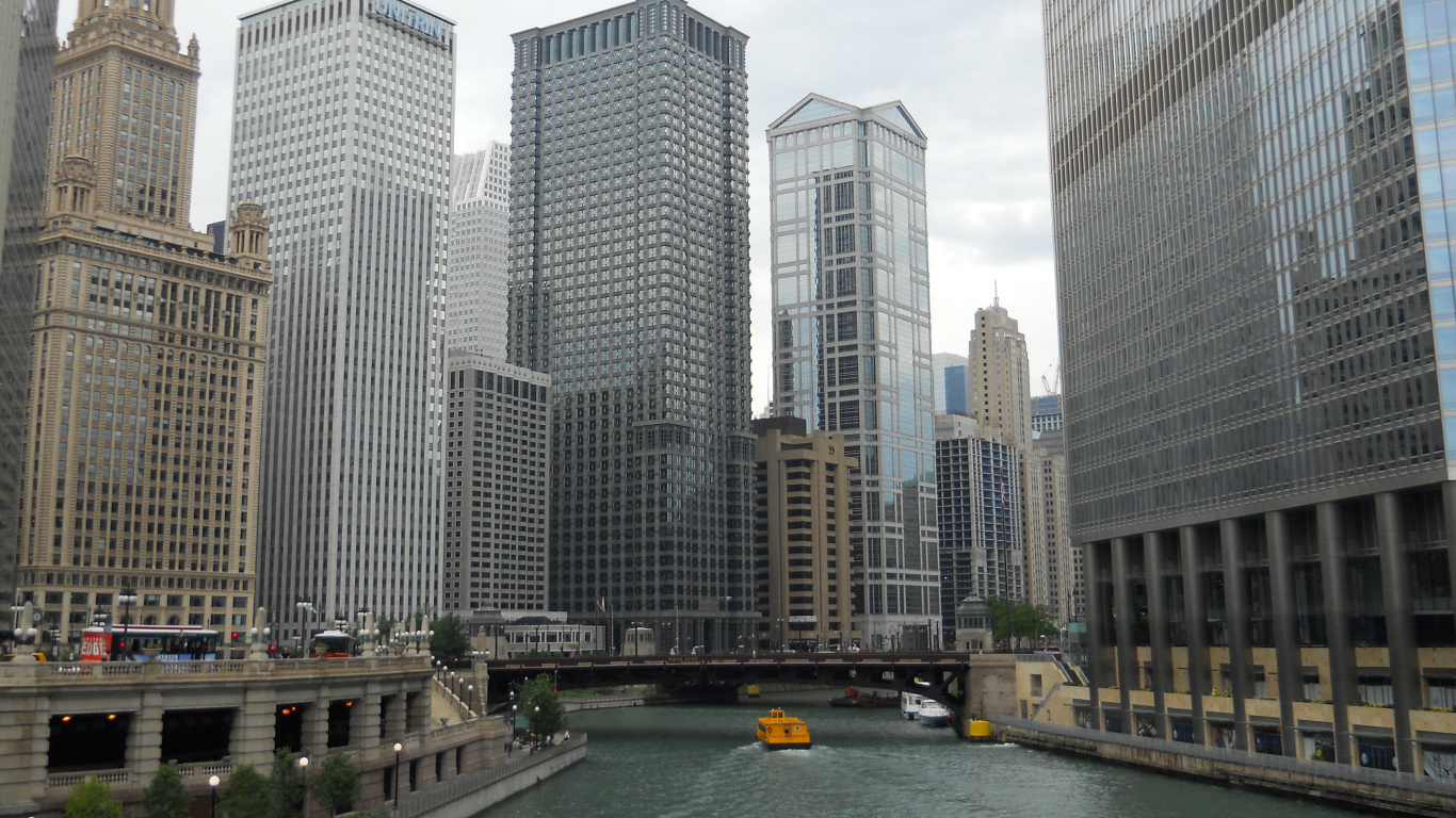 Обои Чикаго, река Чикаго, город, небоскреб, метрополия в разрешении 1366x768