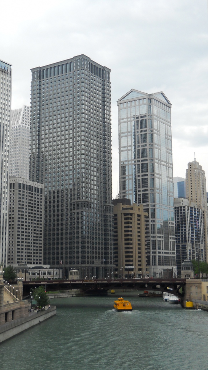 Обои Чикаго, река Чикаго, город, небоскреб, метрополия в разрешении 720x1280