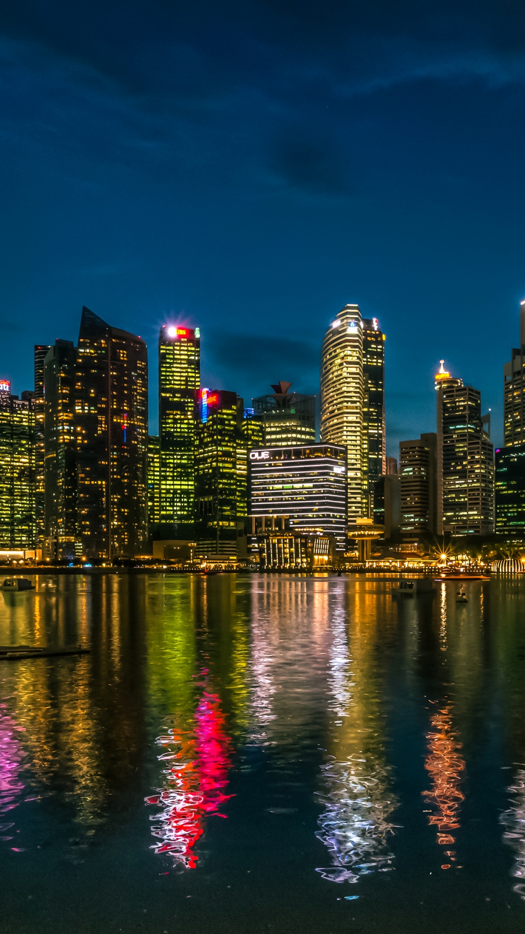 Обои городской пейзаж, отражение, город, линия горизонта, городской район в разрешении 1080x1920