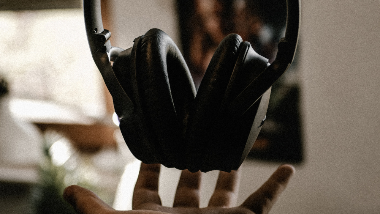 Обои наушники, звуковое оборудование, технологии, гаджет, электронное устройство в разрешении 1280x720