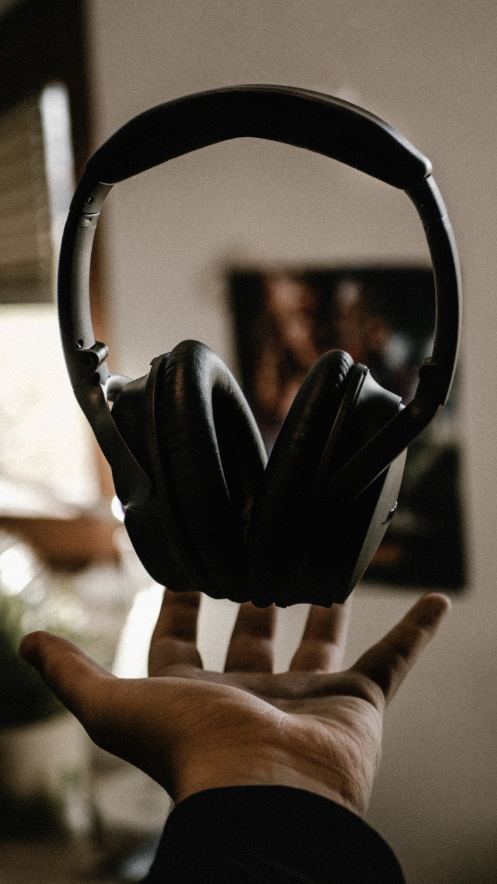 Обои наушники, звуковое оборудование, технологии, гаджет, электронное устройство в разрешении 720x1280