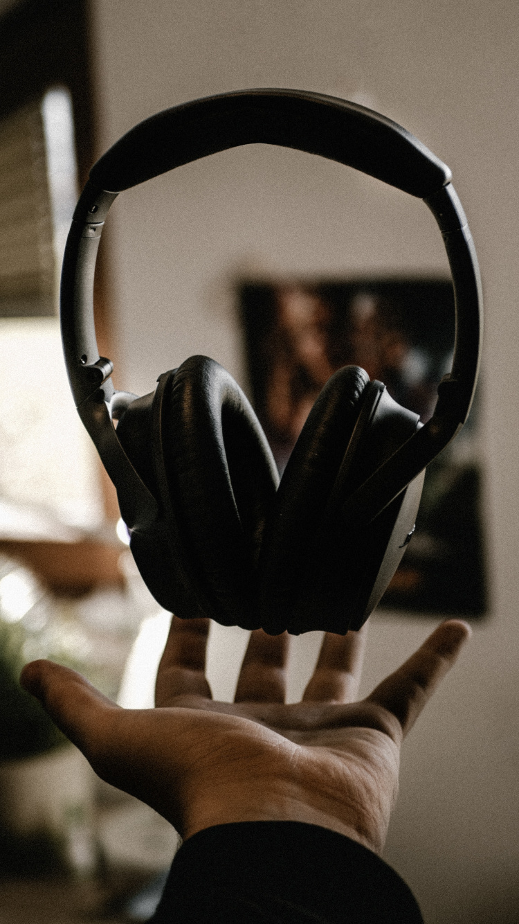 Обои наушники, звуковое оборудование, технологии, гаджет, электронное устройство в разрешении 750x1334