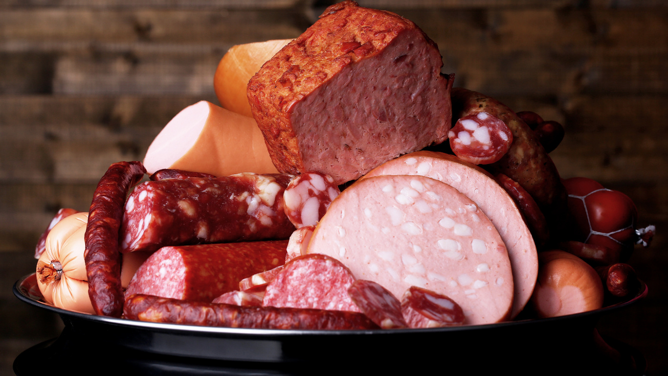 Обои колбаса, ветчина, говядина, пища, мясо в разрешении 1366x768