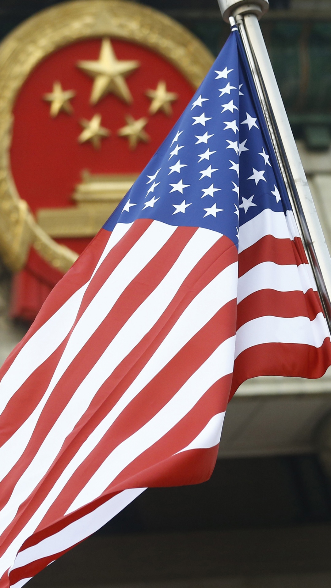 Обои большой зал народа, Китай, торговая война, флаг, флаг Соединенных Штатов в разрешении 1080x1920