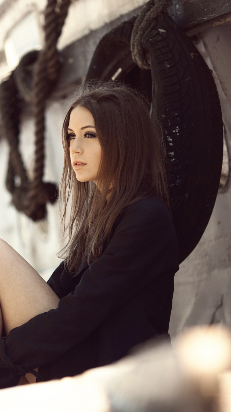 Обои красота, волосы, белые, черный, кожа в разрешении 750x1334