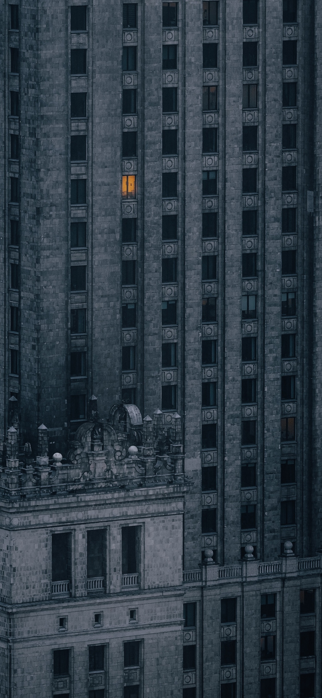 Обои здание, ориентир, фасад, Дворец культуры и науки, архитектура в разрешении 1125x2436