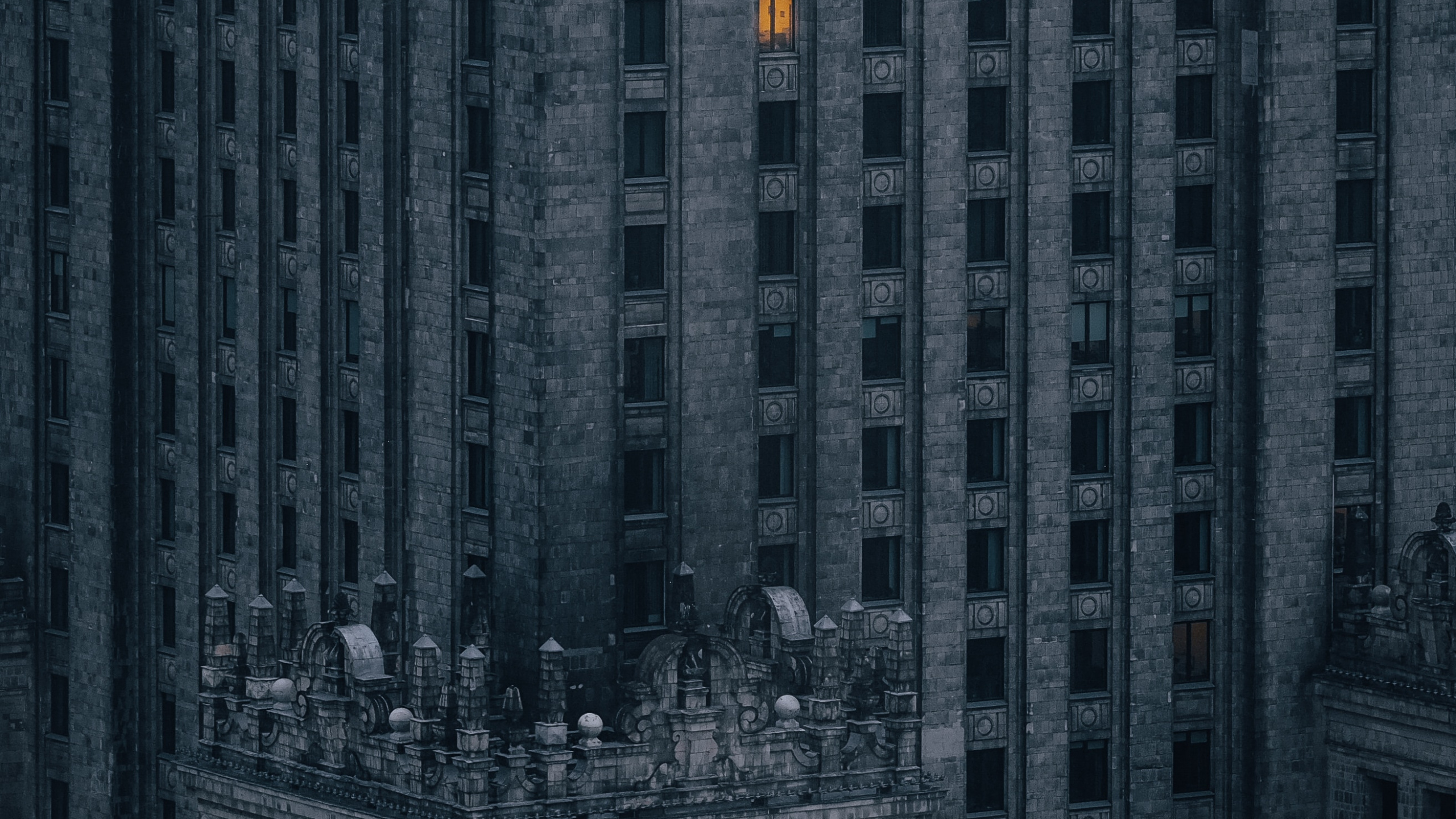 Обои здание, ориентир, фасад, Дворец культуры и науки, архитектура в разрешении 2560x1440