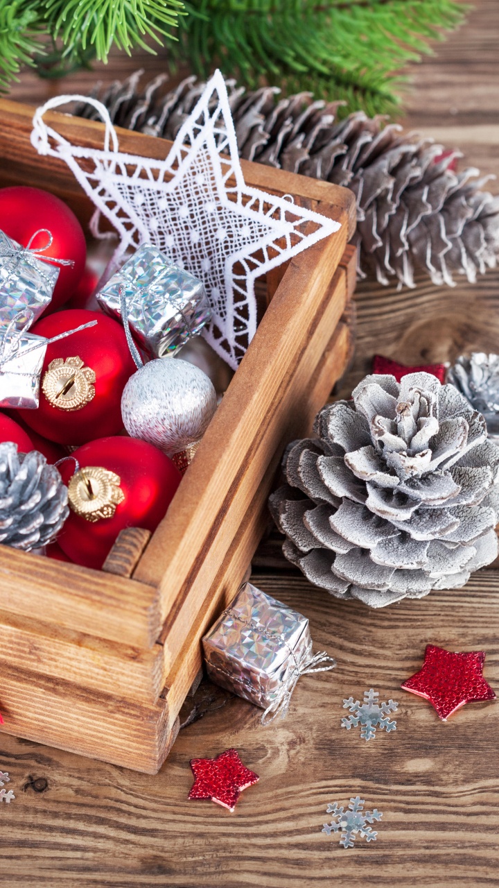 Обои Рождественский день, рождественский орнамент, елка, Новый год, Рождественские украшения в разрешении 720x1280