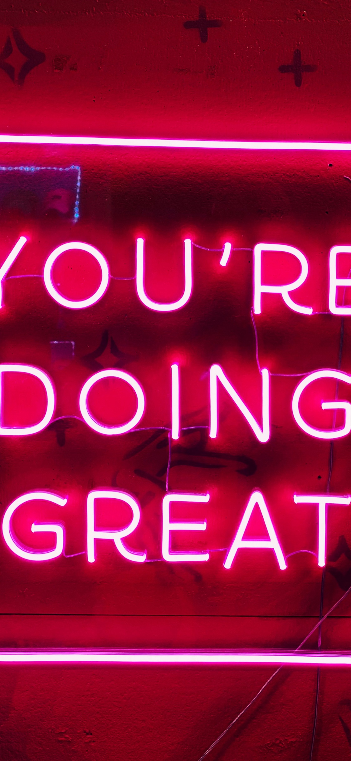 Обои неоновая вывеска, электронные табло, красный цвет, неон, вывеска в разрешении 1125x2436