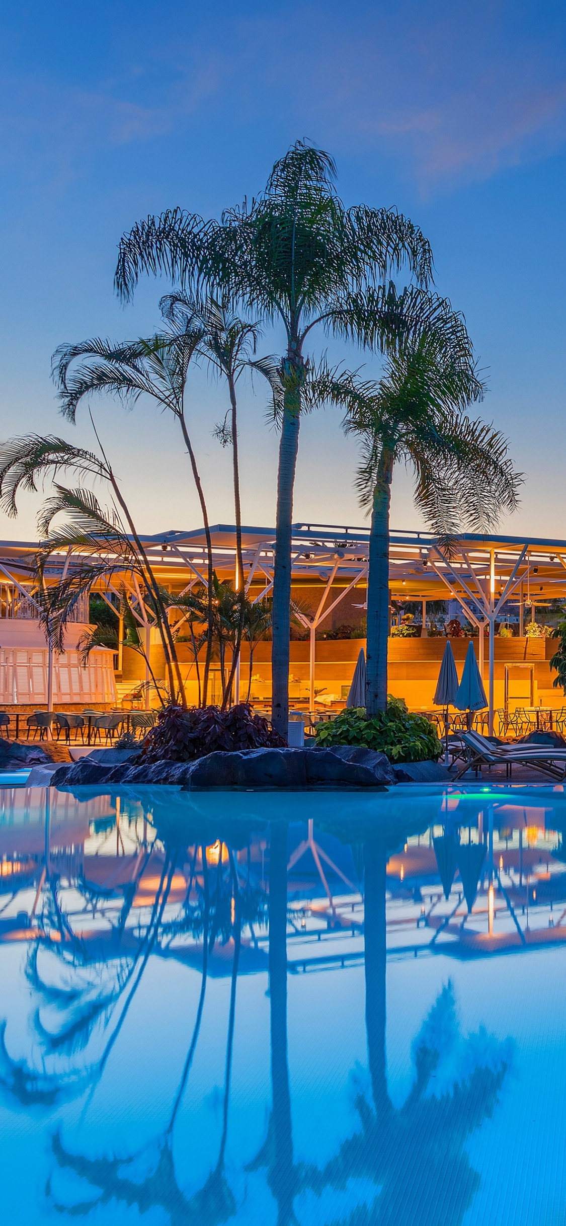 Обои Пуэрто-Рико-де-Гран-Канария, палка лужа, пляж Фааб, плавательный бассейн, прибежище в разрешении 1125x2436