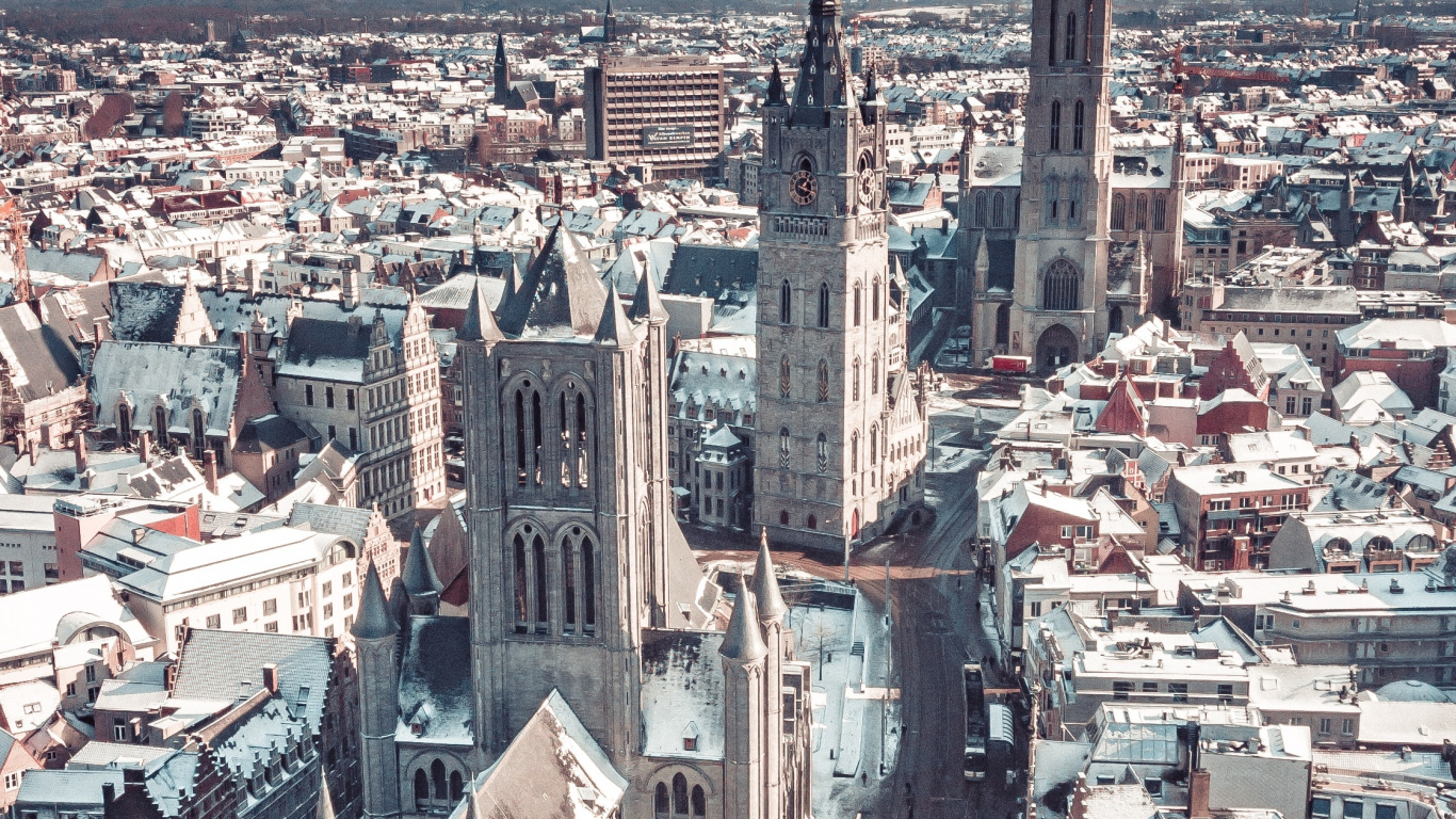 Обои городской район, здание, дневное время, небоскреб, городской дизайн в разрешении 1366x768