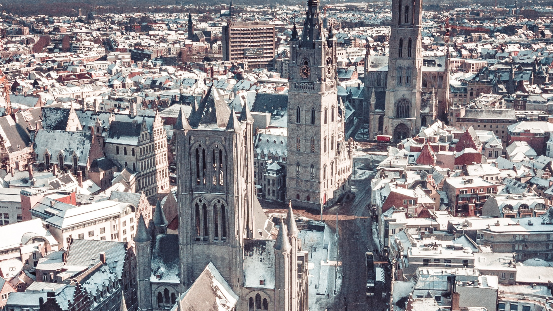 Обои городской район, здание, дневное время, небоскреб, городской дизайн в разрешении 1920x1080