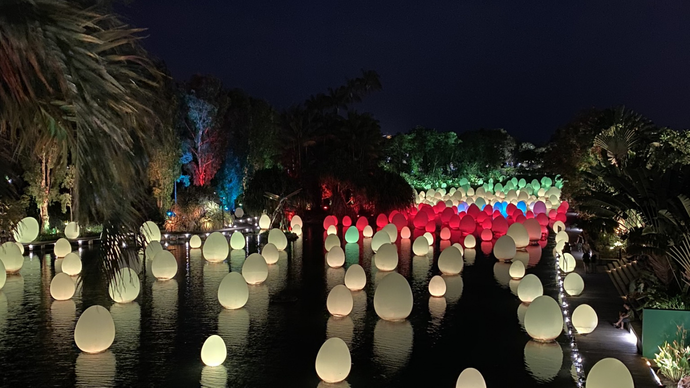 Обои Сингапур, отражение, вода, ландшафтное освещение, ночь в разрешении 1366x768