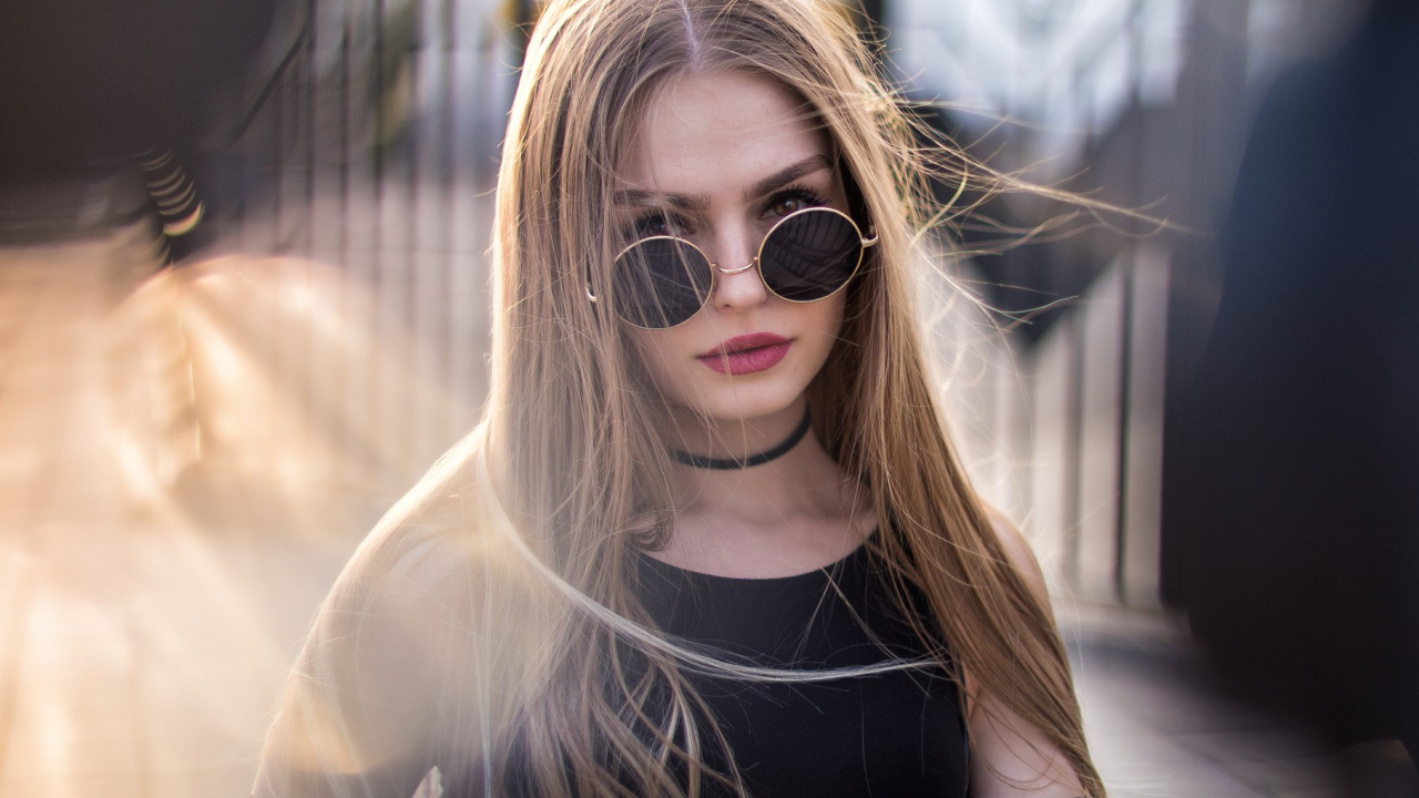 Обои песня, очки, волосы, солнечные очки, блондин в разрешении 1280x720