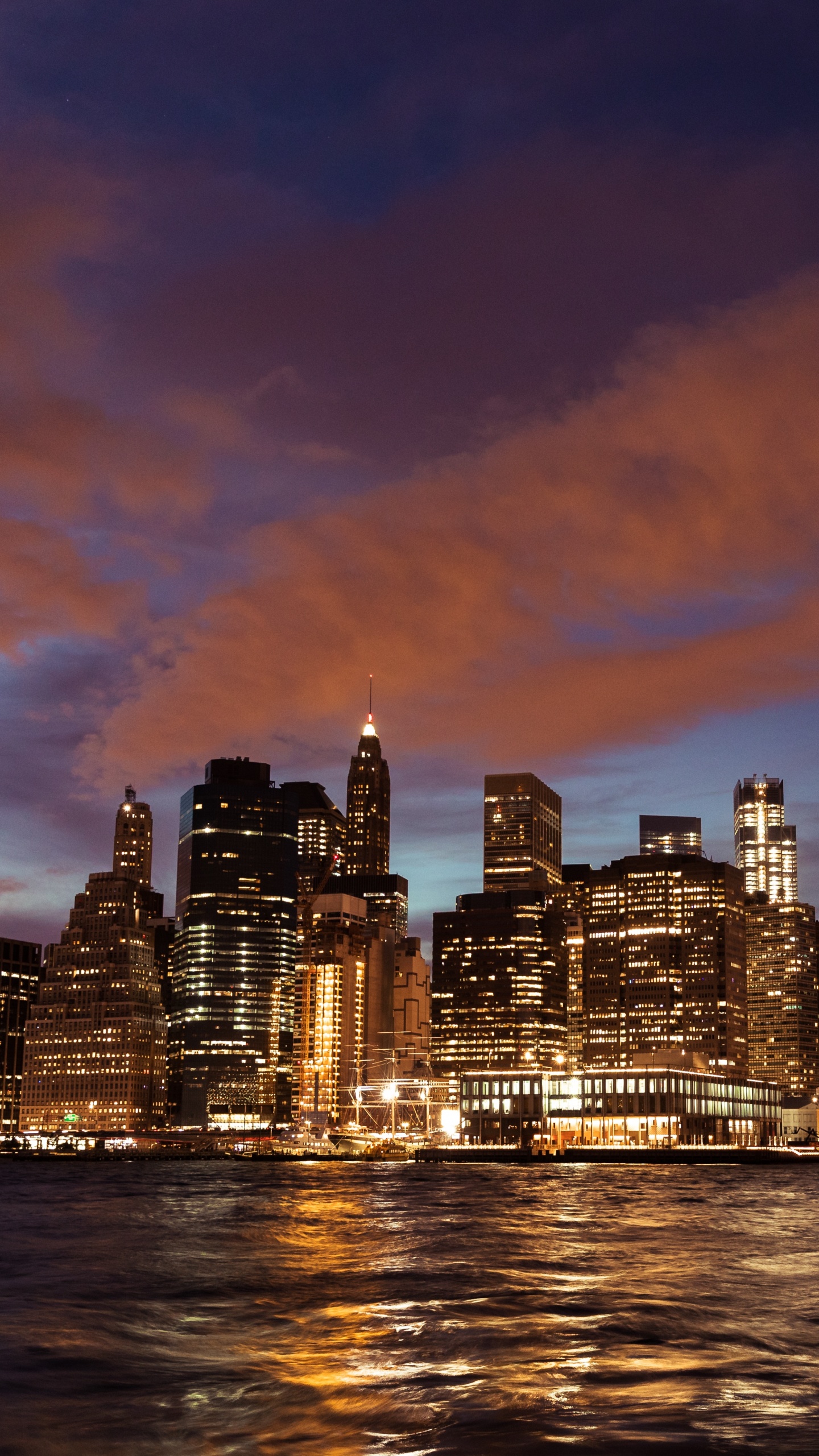 Обои небоскреб, линия горизонта, городской пейзаж, город, городской район в разрешении 1440x2560