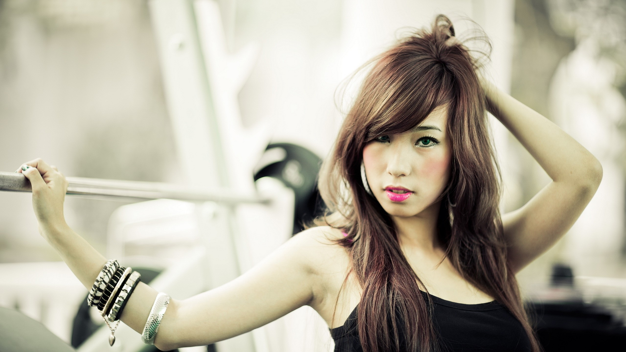 Обои волосы, красота, прическа, длинные волосы, каштановые волосы в разрешении 2560x1440