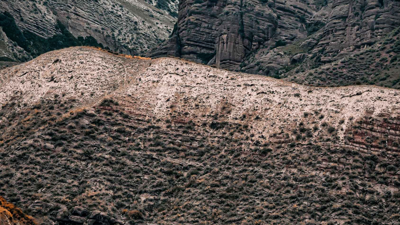 Обои облако, гора, экорегион, природный ландшафт, окружающая среда в разрешении 1280x720