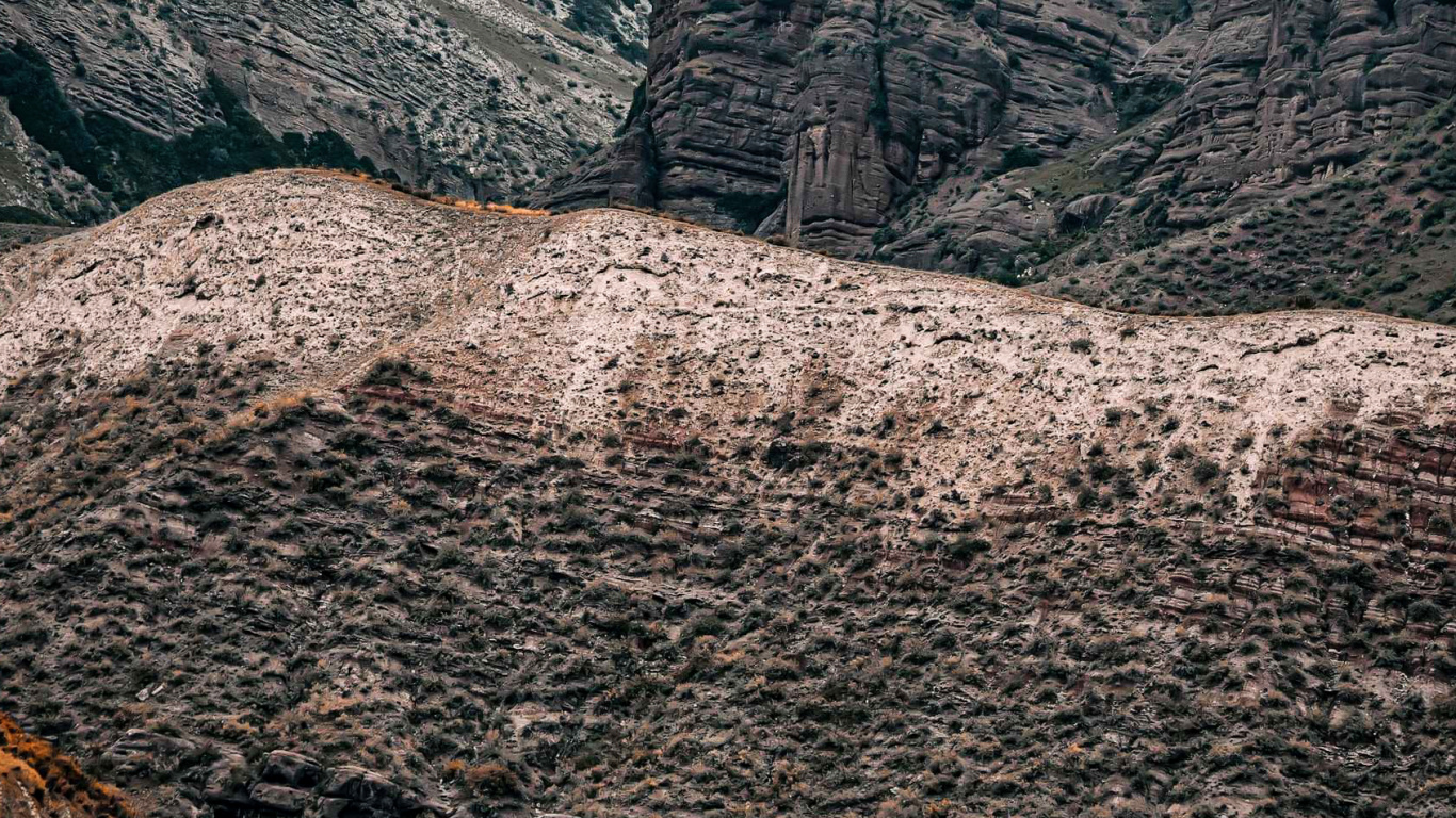 Обои облако, гора, экорегион, природный ландшафт, окружающая среда в разрешении 1366x768