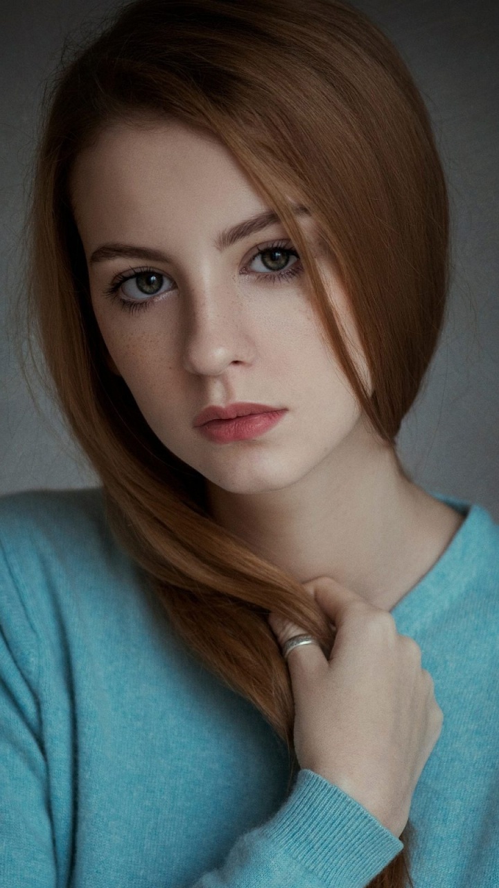 Обои волосы, лицо, прическа, губа, красота в разрешении 720x1280