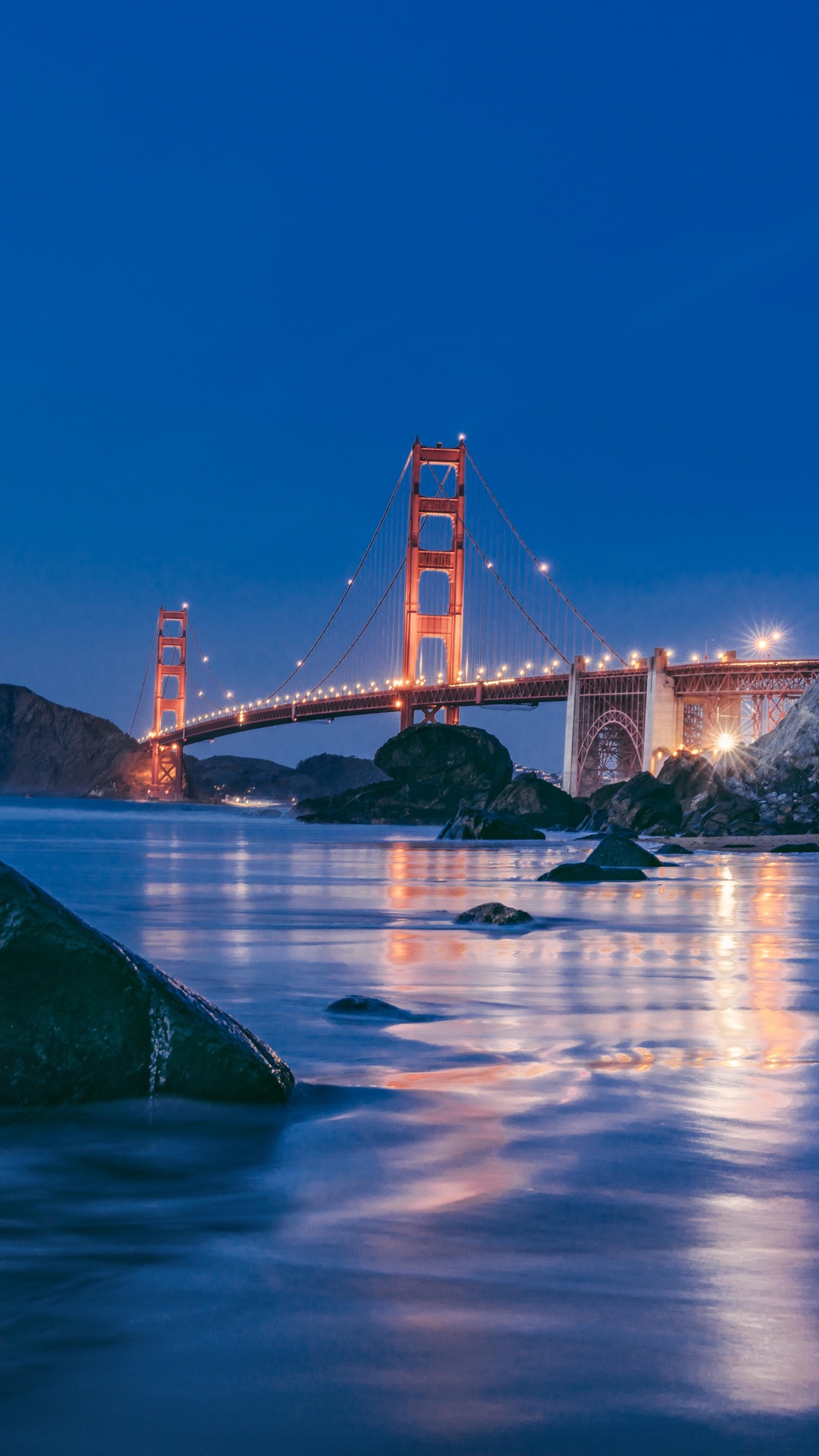 Обои ночь, мост, вода, синий, отражение в разрешении 1080x1920