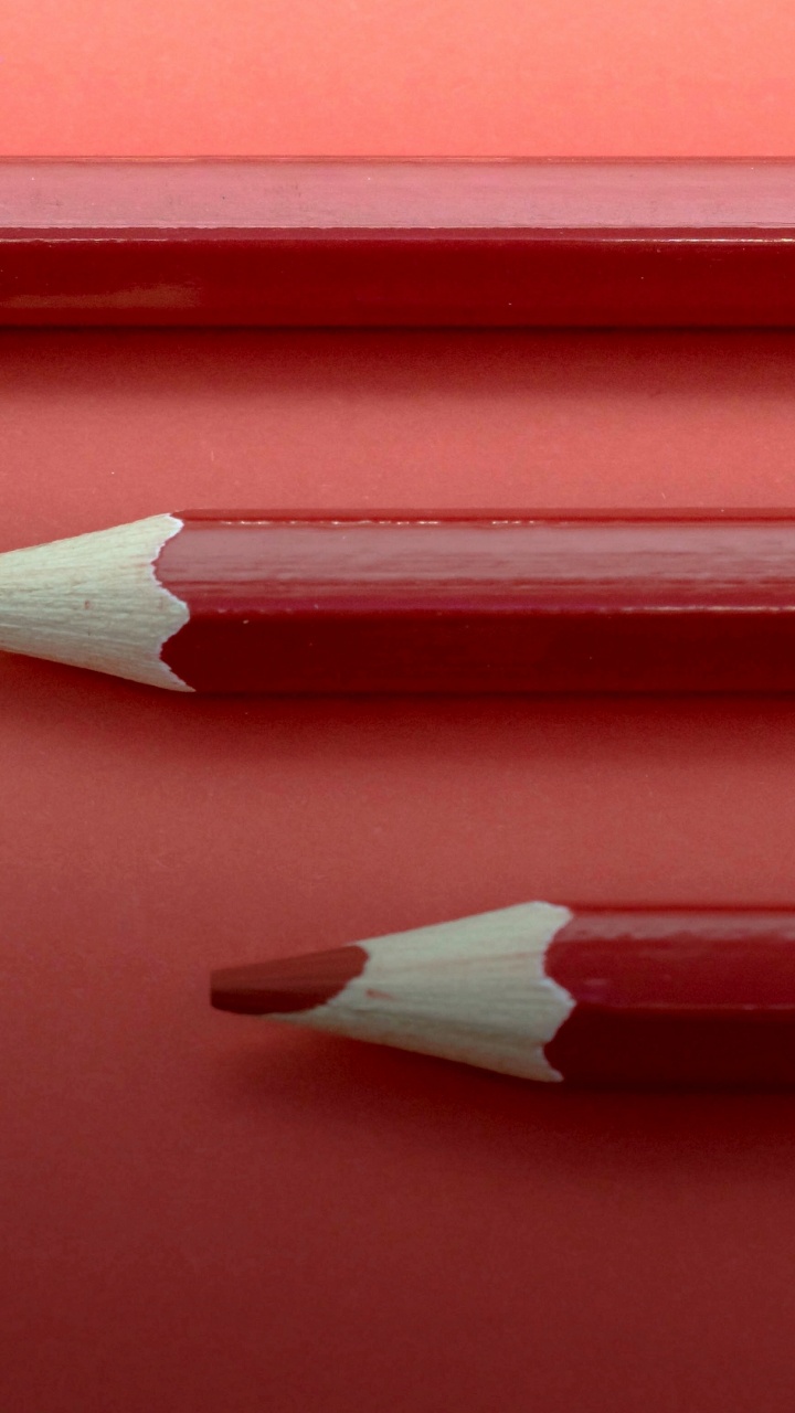 Обои карандаш, цветной карандаш, рисование, написание реализации, красный цвет в разрешении 720x1280