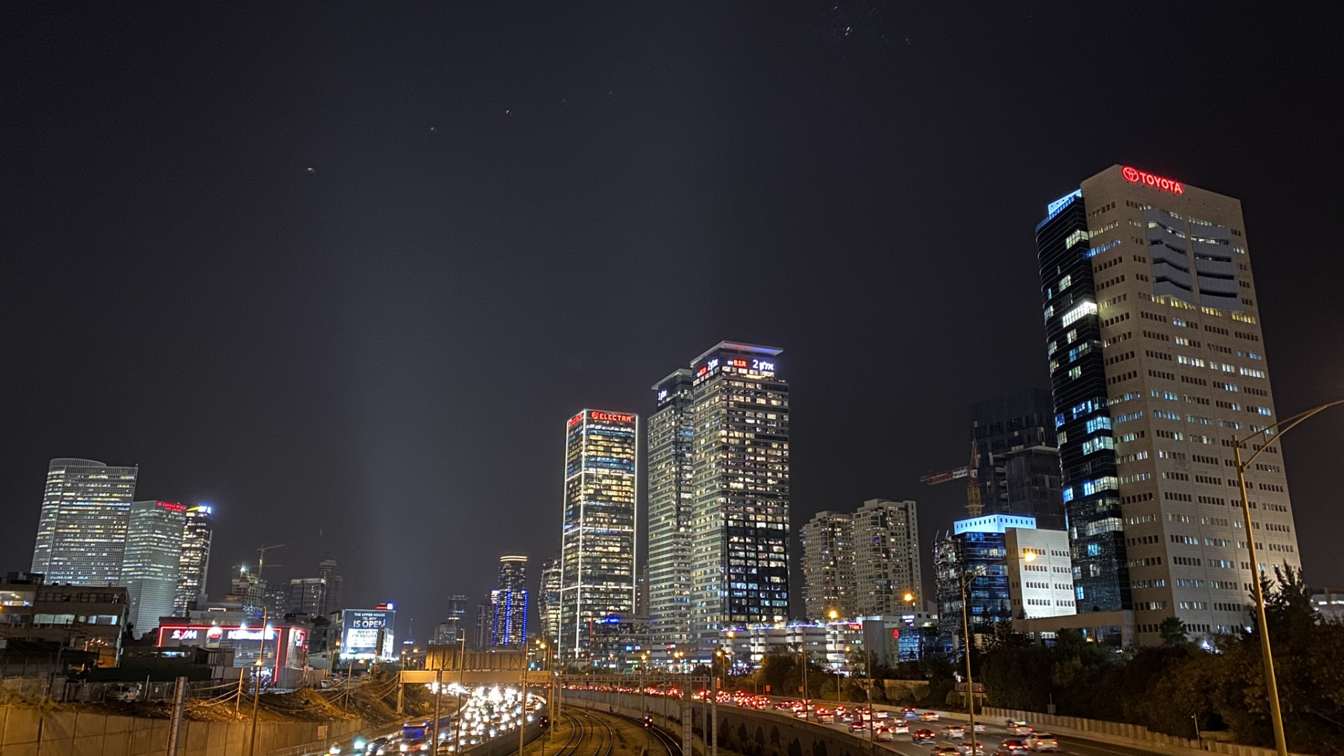 Обои ночь, дорога, башня, инфраструктура, город в разрешении 1920x1080