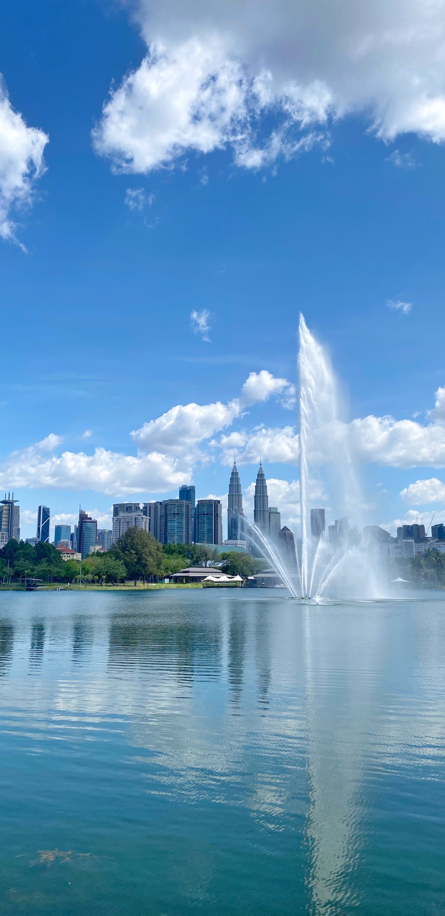 Обои водоем, природа, жидкость, фонтан, синий в разрешении 1440x2960