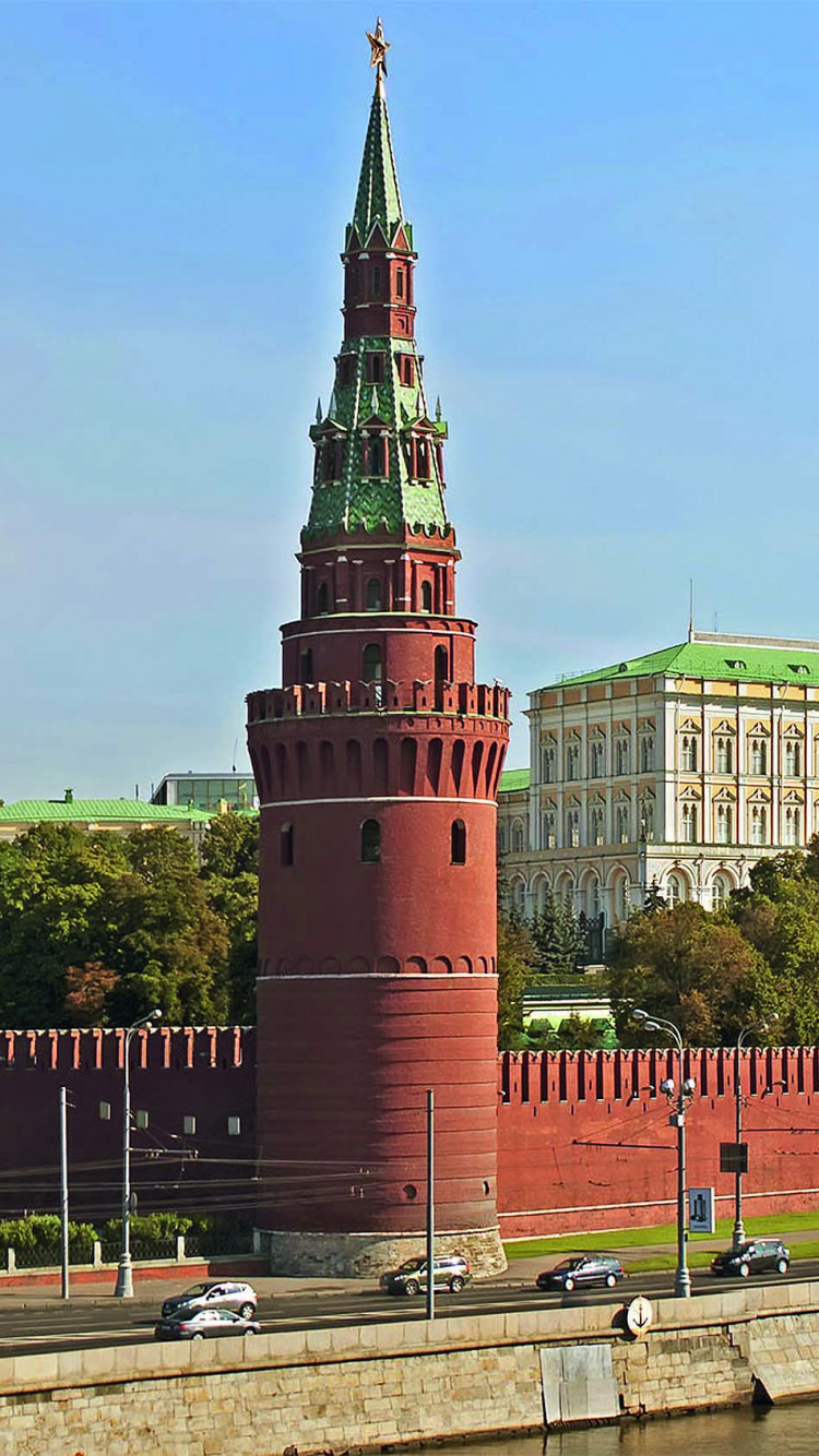 Обои Московский Кремль, Красная площадь, ориентир, здание, водный путь в разрешении 750x1334