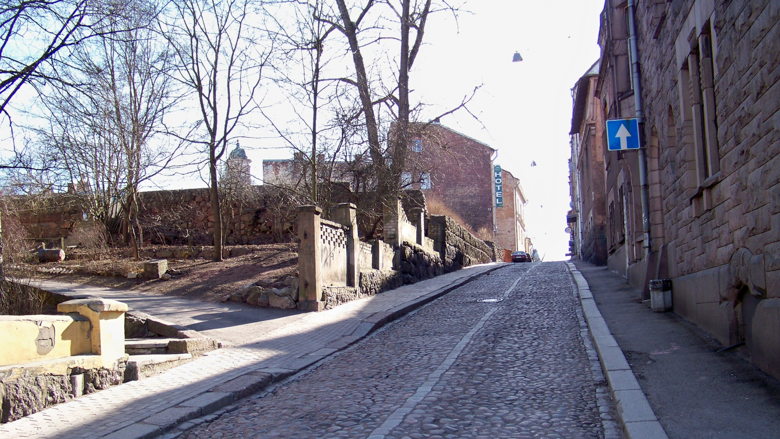 Обои переулок, асфальтобетон, дорога, улица, городок в разрешении 2560x1440