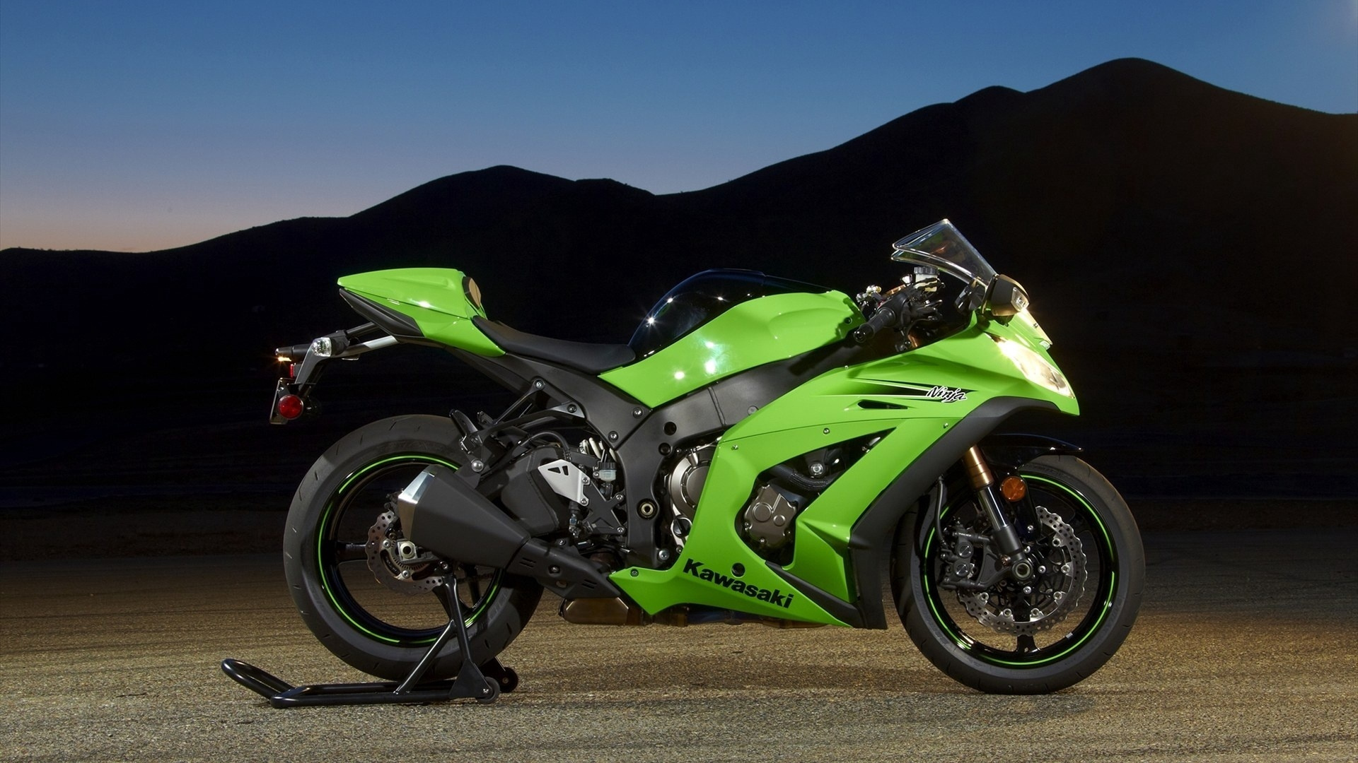Обои Кавасаки zx10r 2011, мотоцикл, спортивный мотоцикл, автомобильные шины, зеленый в разрешении 1920x1080